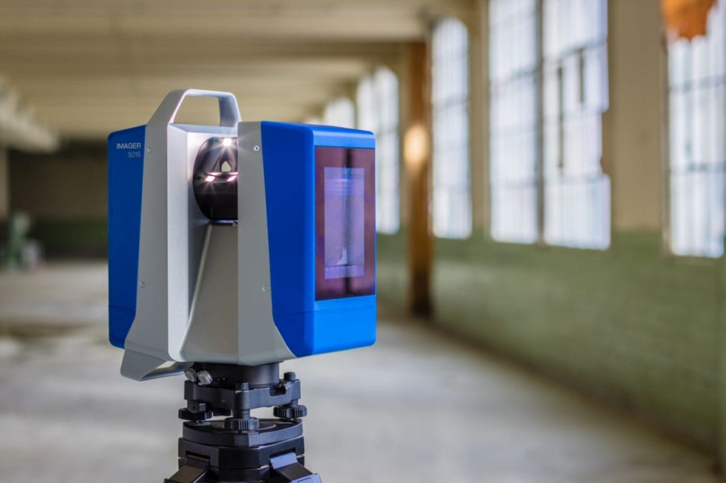 Laser-Scanner-in-Warehouse-1280x853.jpg